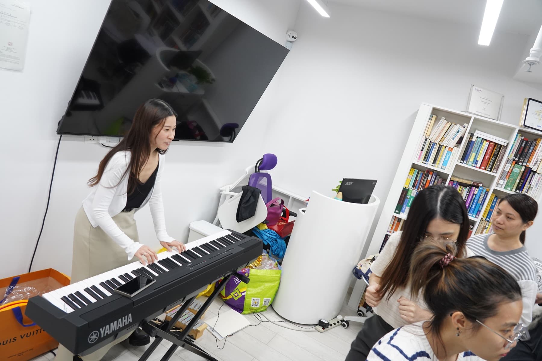 A piano demonstration during a teacher development session